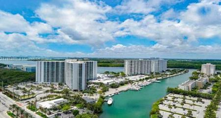 100 Bayview Dr