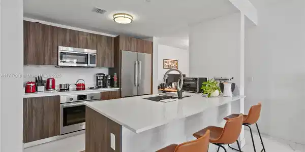 488 NE 18th St