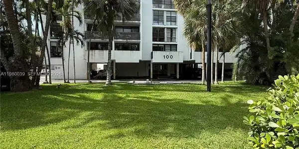 100 Ocean Lane Dr