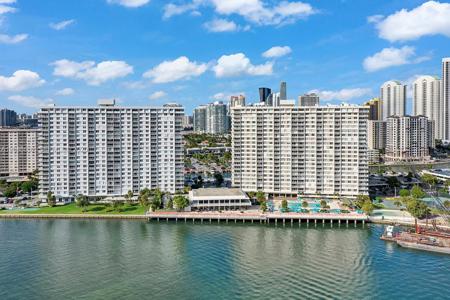 300 Bayview Dr