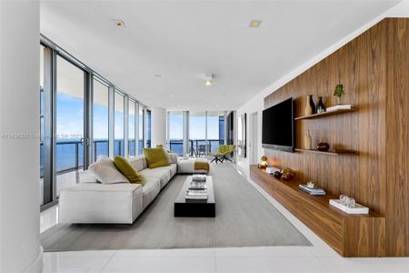 17121 Collins Ave