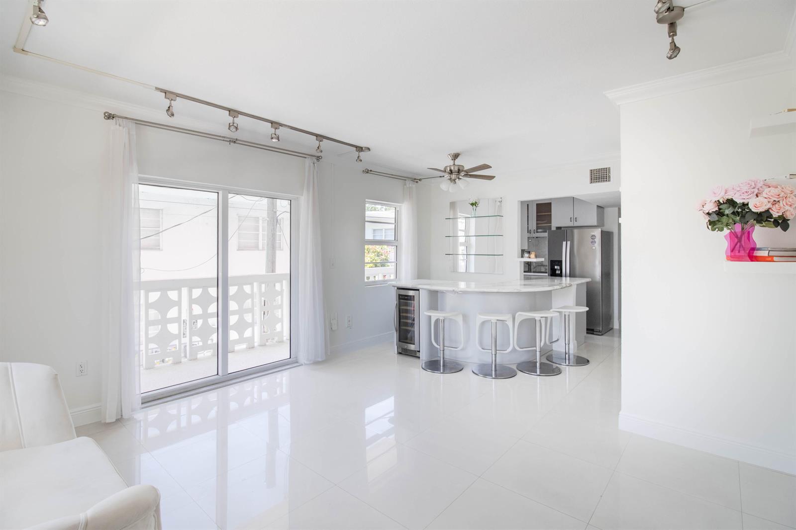 Image 3: Living Room