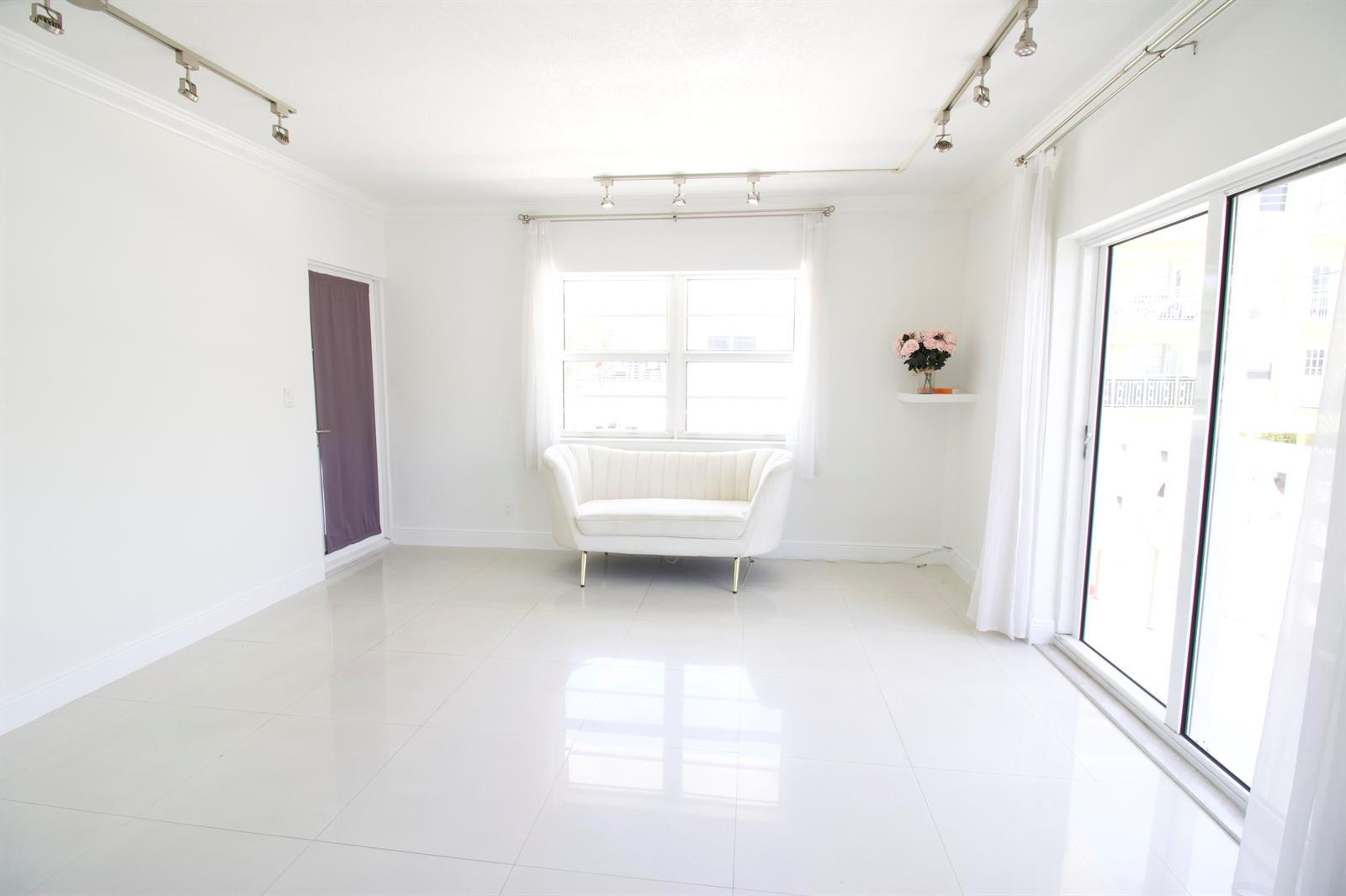 Image 4: Living Room 1.1