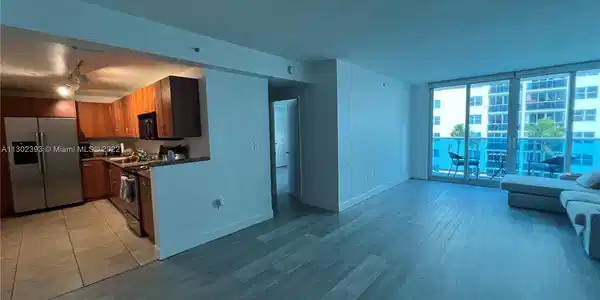 7501 E Treasure Dr Unit 4C
