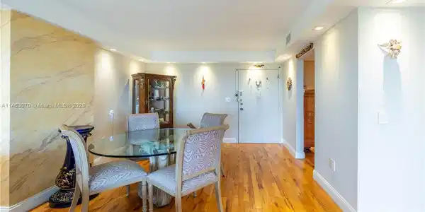 2500 NE 135th St