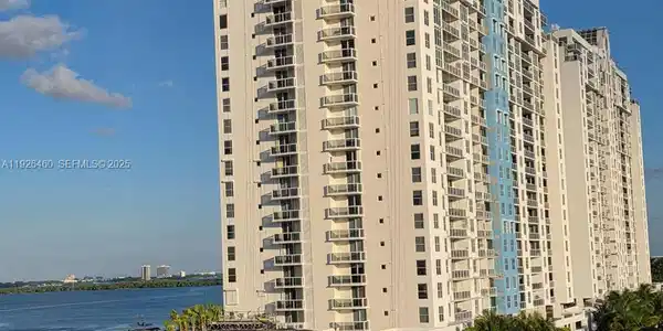 1800 Sunset Harbour Dr