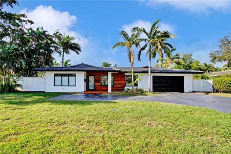 2457 NE 27th Ter