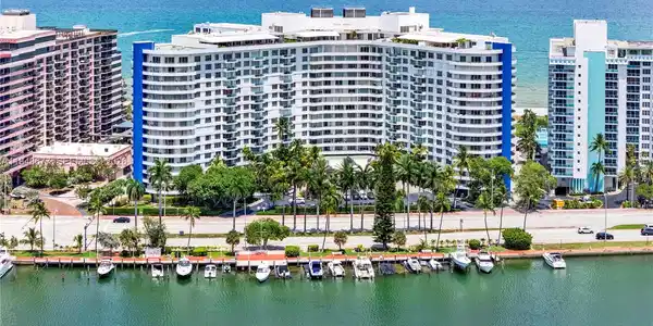 5161 Collins Ave