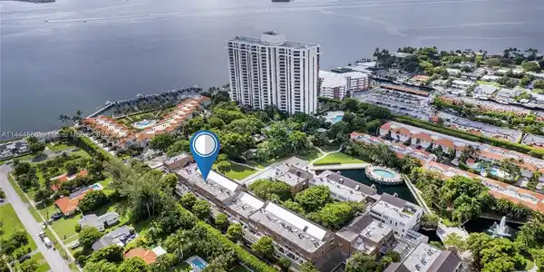 1564 NE Quayside Ter