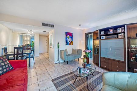 899 West Ave
