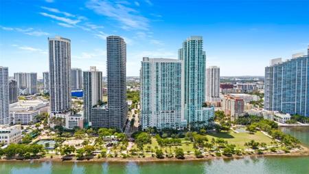 1800 N Bayshore Dr