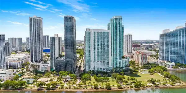 1800 N Bayshore Dr