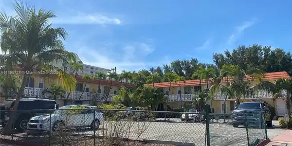 Image 3: Building is in the corner of Collins Ave and Fifth Street. South Beach.