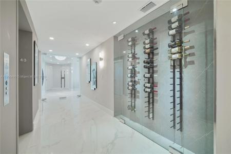 300 S Pointe Dr