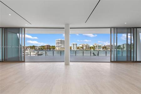 5 Grove Isle Dr
