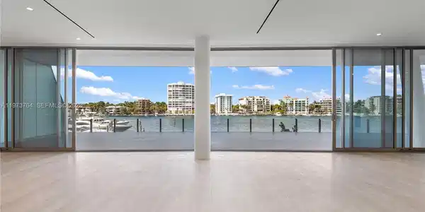 5 Grove Isle Dr