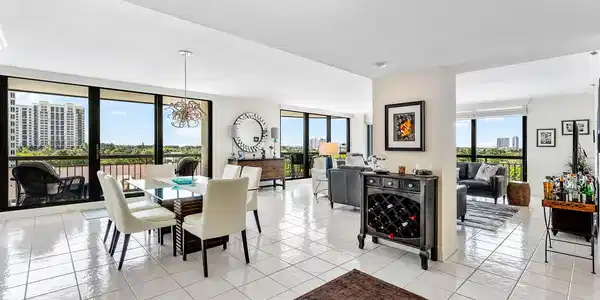 Image 2: 003-4100NorthOceanDrive-504-RivieraBeach