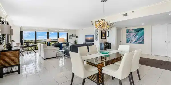 Image 3: 004-4100NorthOceanDrive-504-RivieraBeach