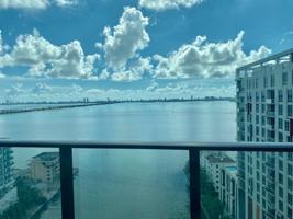 460 NE 28th St Unit 1807