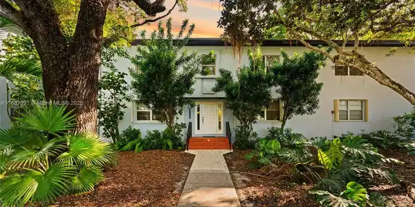 5590 SW 78th St