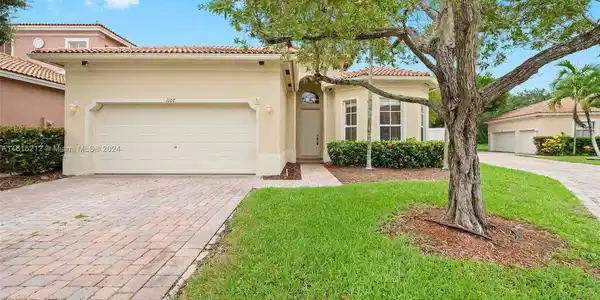 1107 NE 37th Pl