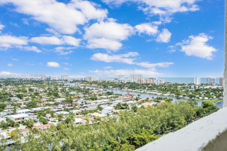 3200 Port Royale Dr N
