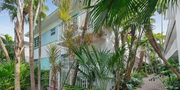 911 Meridian Ave