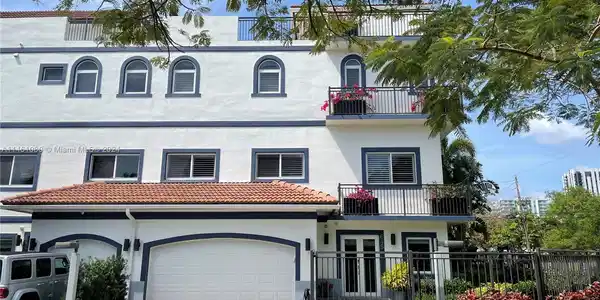 645 NE 9th Ave