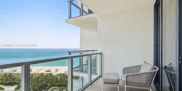 2201 Collins Ave