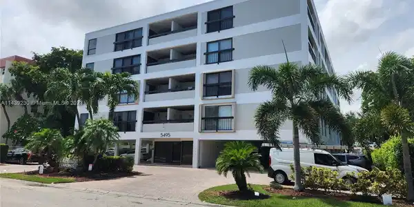 5495 NE 25th Ave Unit 204