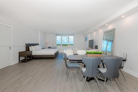 2301 Collins Ave