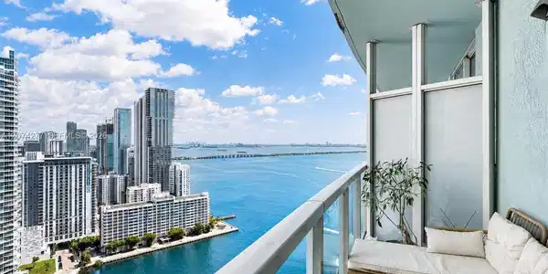 1900 N Bayshore Dr