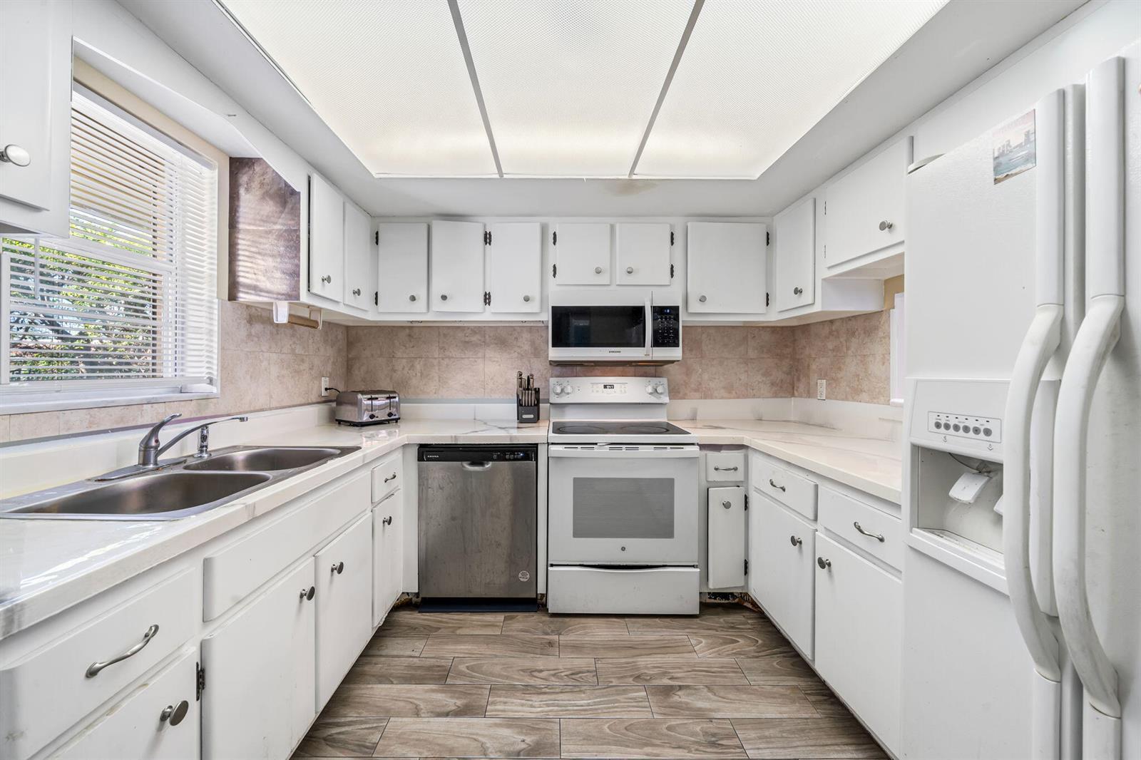Image 1: Kitchen