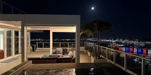 2020 N Bayshore Dr