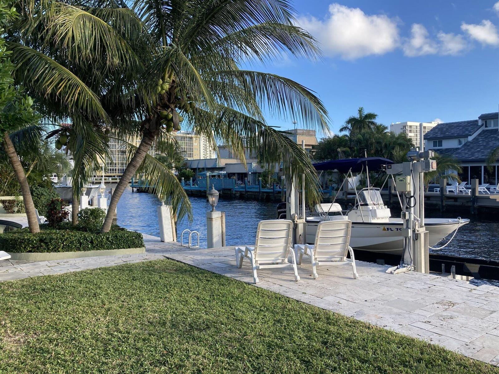 Image 4: boat lift and dock