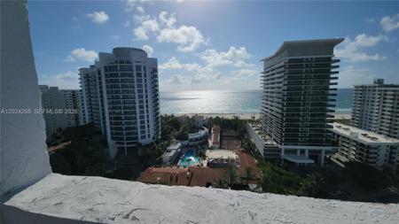 5900 Collins Ave