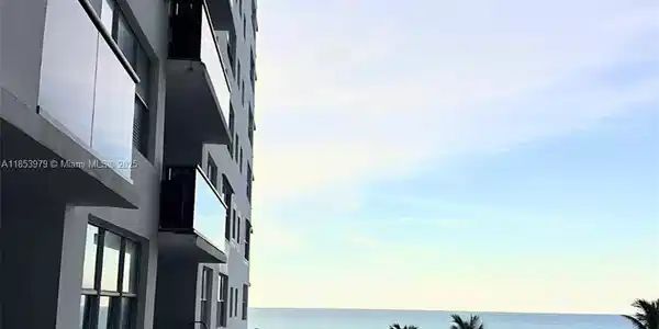 6039 Collins Ave