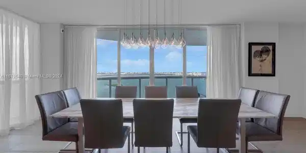 1800 N Bayshore Dr
