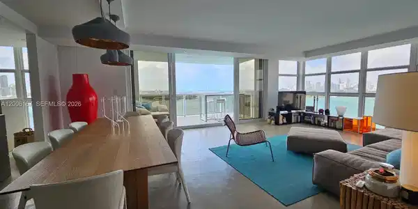 9 Island Ave