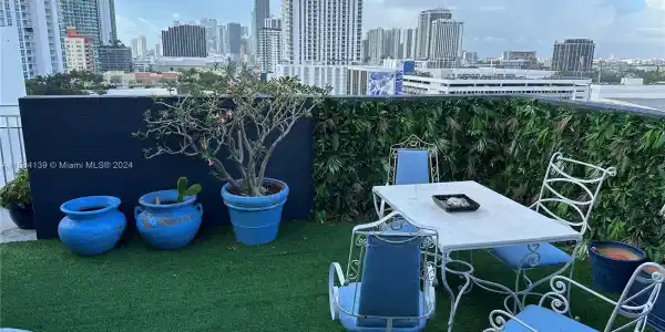 2275 Biscayne Blvd