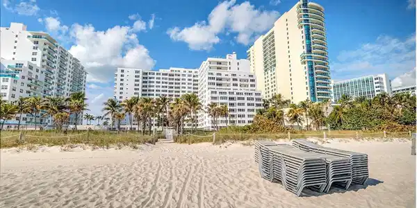 5005 Collins Ave