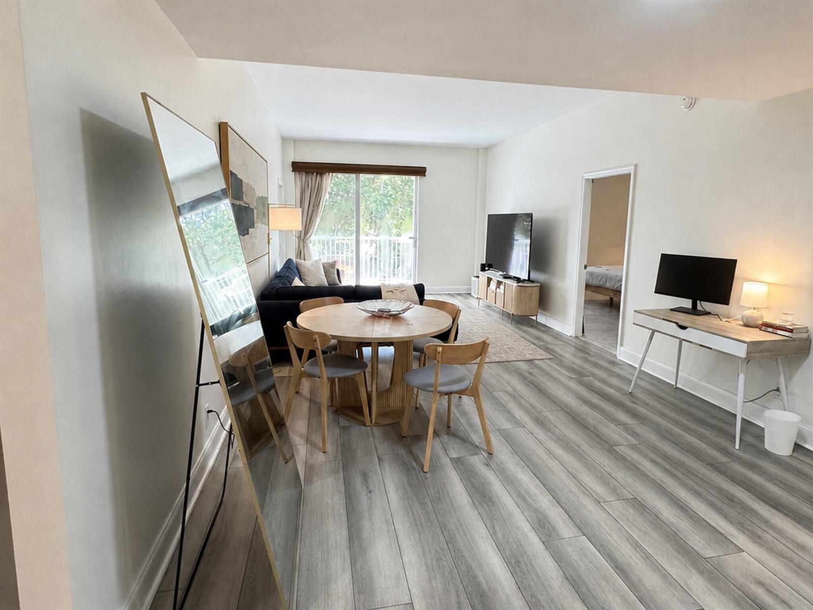 Image 3: Dining Area