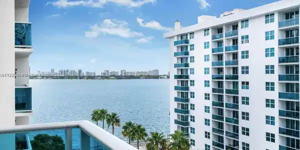 7501 E Treasure Dr Unit 7S