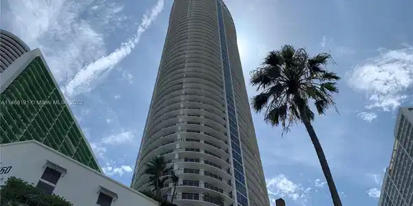 1750 N Bayshore Dr