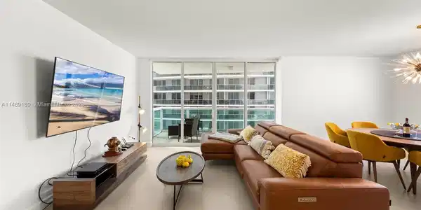 1800 N Bayshore Dr