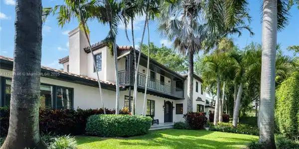 100 E Dilido Dr