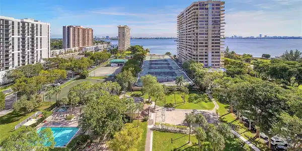 11111 Biscayne Blvd