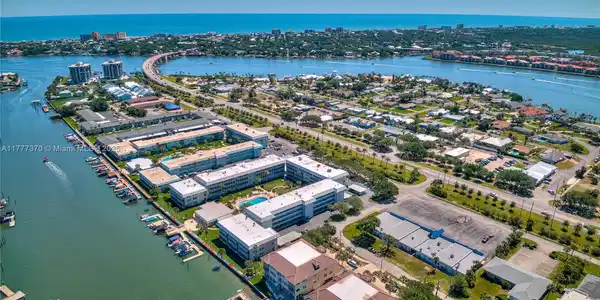 315 N Causeway
