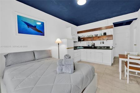 255 W 24th St