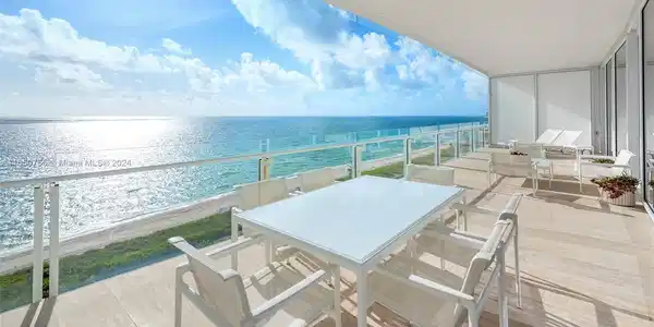 9001 Collins Ave
